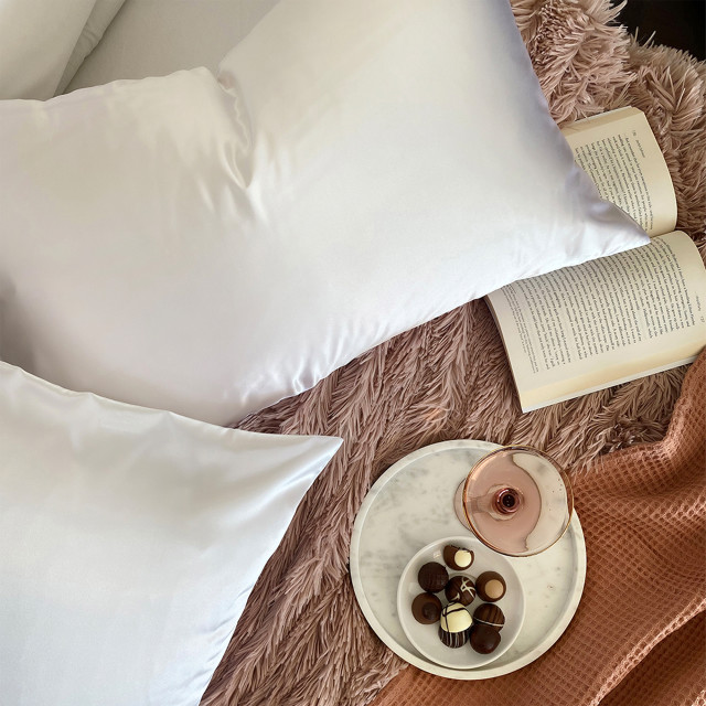 Dear Deer Satin Pillow Slip, 45 x 70 cm - White in use
