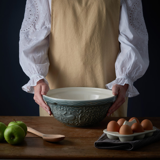 Mason Cash Nautical Crab Mixing Bowl, 26cm - Grey in use