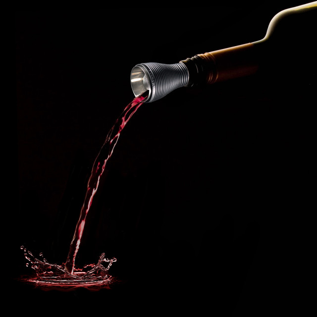 Vagnbys 5-in-1 Wine Aerator in use