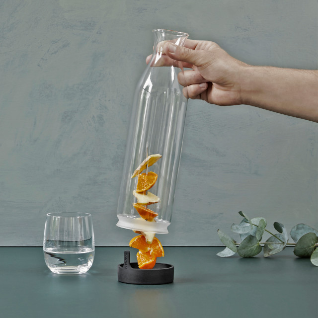 Vagnbys Cool Carafe, 1L in use