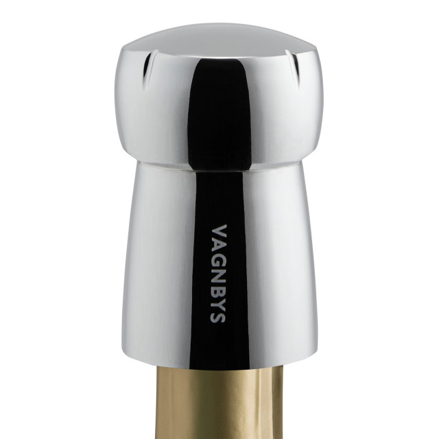 Vagnbys Champagne Stopper in use close up