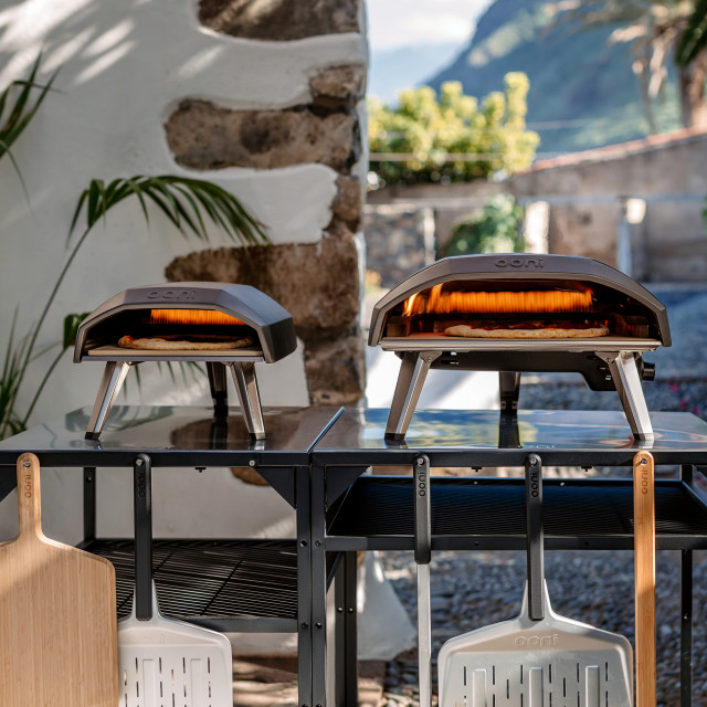 Ooni Koda 12 Gas Pizza Oven, 30cm and 40cm in use