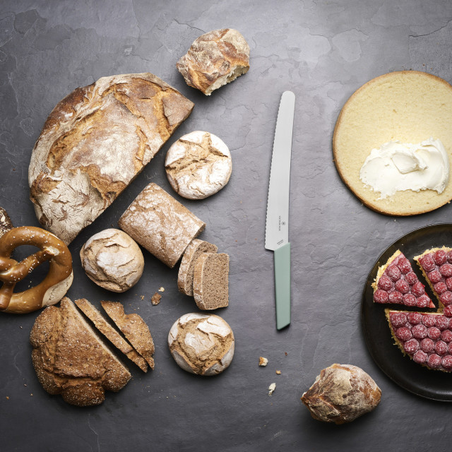 Victorinox Swiss Modern Serrated Bread & Pastry Knife, 26cm - modern aqua with cake and bread