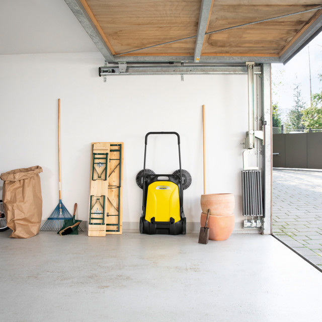 Karcher S4 Twin Sweeper in use
