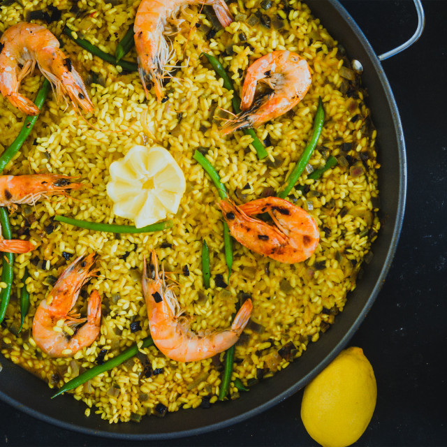 KitchenCraft World of Flavours Mediterranean Paella Pan - 38.5cm lifestyle