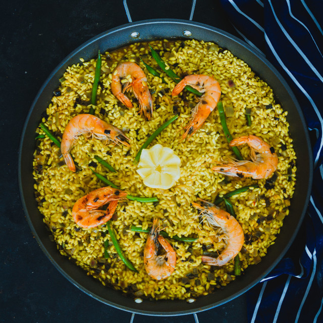 KitchenCraft World of Flavours Mediterranean Paella Pan - 46cm lifestyle