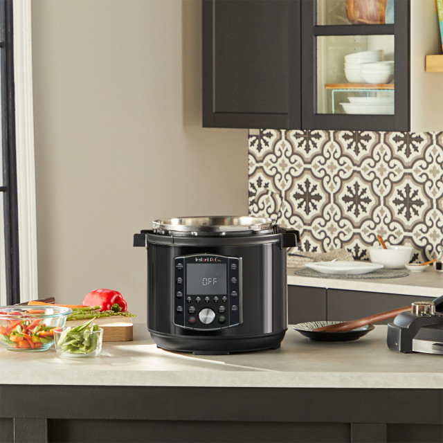 Instant Pot Pro, 5.7L Product In Use