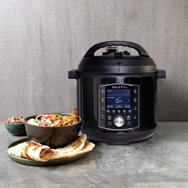 Instant Pot Pro, 5.7L Product Lifestyle Image
