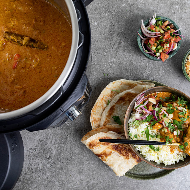 Instant Pot Pro, 5.7L Product Lifestyle Image