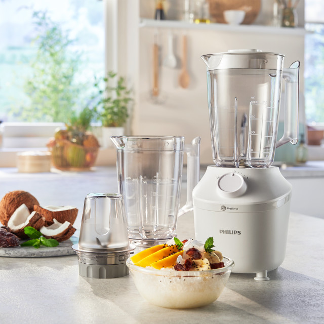 Philips Series 3000 Blender, 450W Product In Use