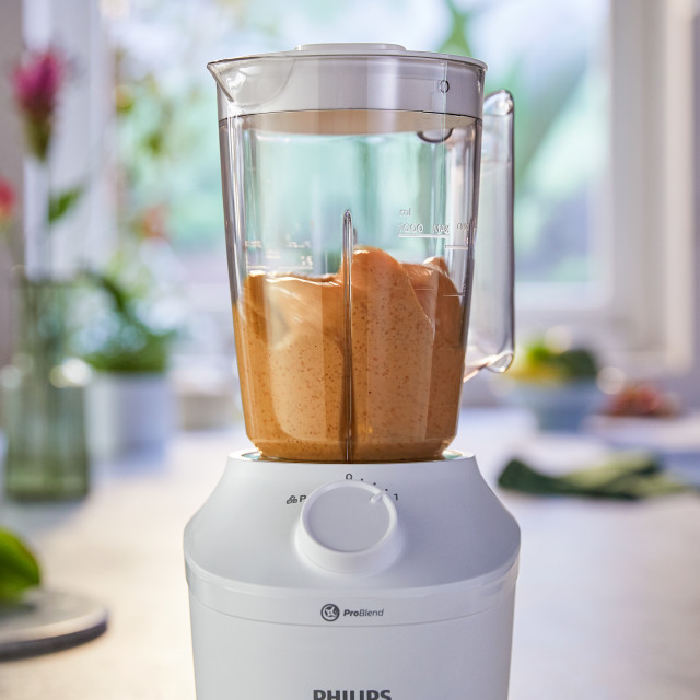 Philips Series 3000 Blender, 450W Product In Use