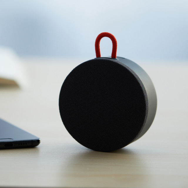 Xiaomi Mi Portable Bluetooth Speaker on the desk