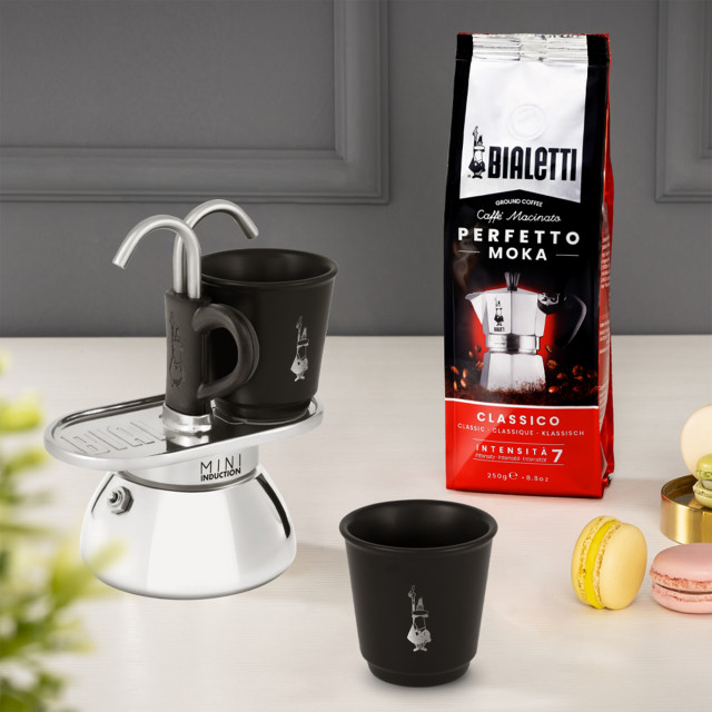 Bialetti Mini Express Induction with 2 Black Cups in use