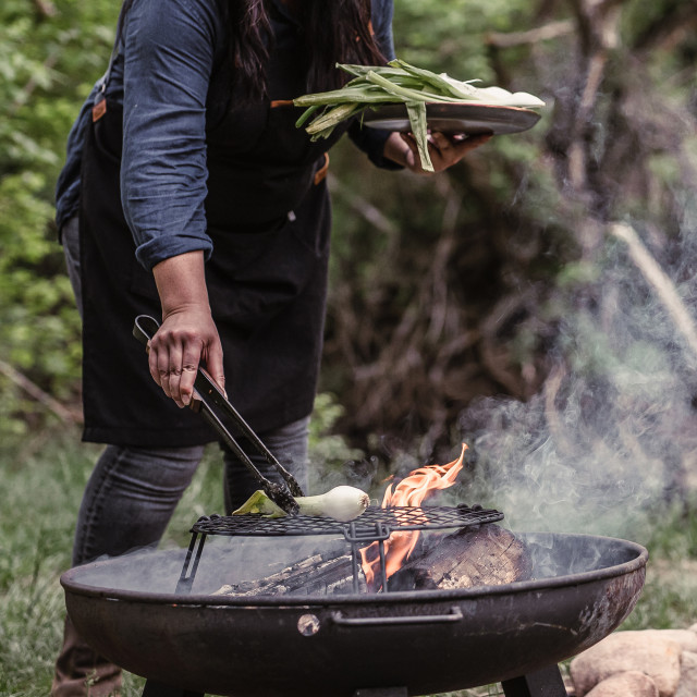 Barebones Circular Fire Pit Grill Grate in use