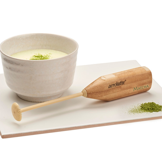 Aerolatte Wood Textured Matcha Tea and Milk Frother in use