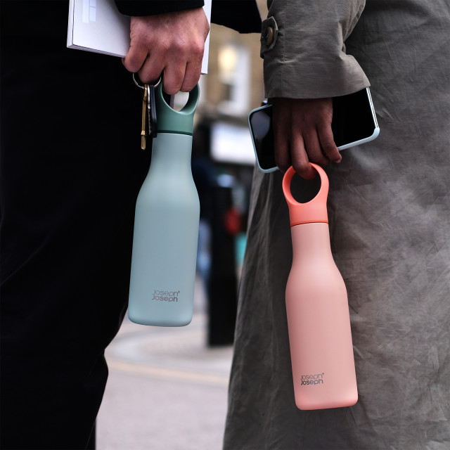 Joseph Joseph Loop Vacuum Insulated Water Bottle, 500ml - Coral Product Lifestyle Image