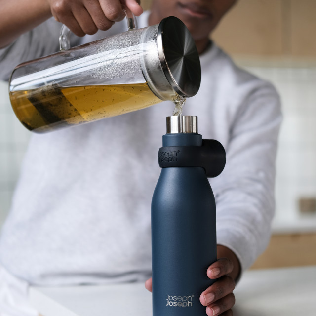 Joseph Joseph Loop Vacuum Insulated Water Bottle, 500ml - Blue Product Lifestyle Image
