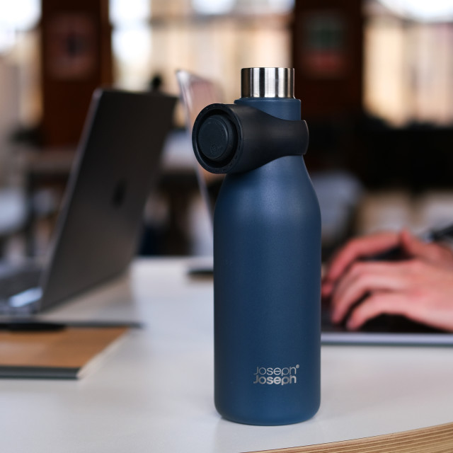 Joseph Joseph Loop Vacuum Insulated Water Bottle, 500ml - Blue Product Lifestyle Image
