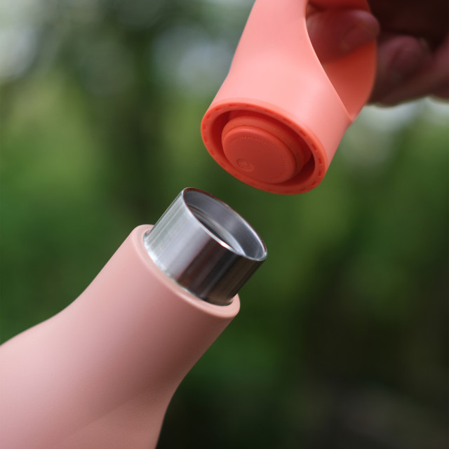 Joseph Joseph Loop Vacuum Insulated Water Bottle, 500ml - Coral Product Lifestyle Image