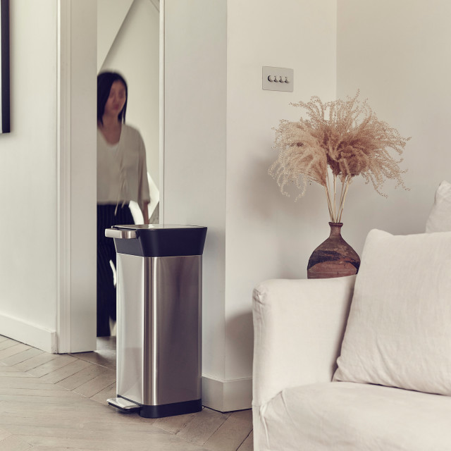 Joseph Joseph Titan Trash Compactor Rubbish Bin - 20L Product Lifestyle Image