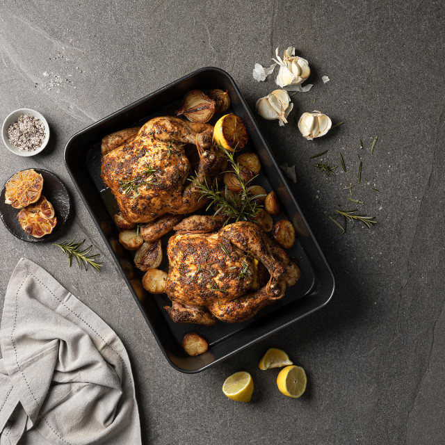 Sagenwolf Titanium Series Non-stick Roasting Pan, 39cm Product Lifestyle Image
