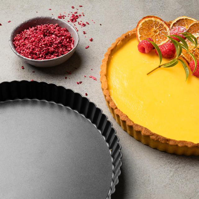 Sagenwolf Titanium Series Non-stick Loose Base Tart Pan, 24cm Product Lifestyle Image