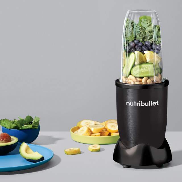 Nutribullet Nutribullet Pro 900W Limited Edition Matte Green High Speed Blender Bundle Set - Matte Black on the table