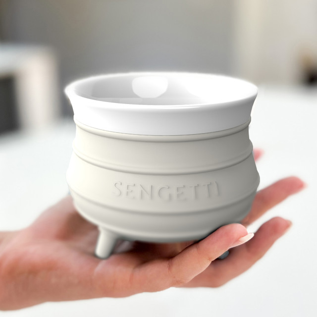 Sengetti Medium Potjie Pot - Stone showing the size
