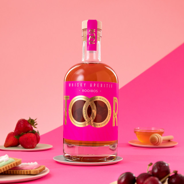 Toor Rooibos Whisky Aperitif, 750ml with strawberries and other garnishes