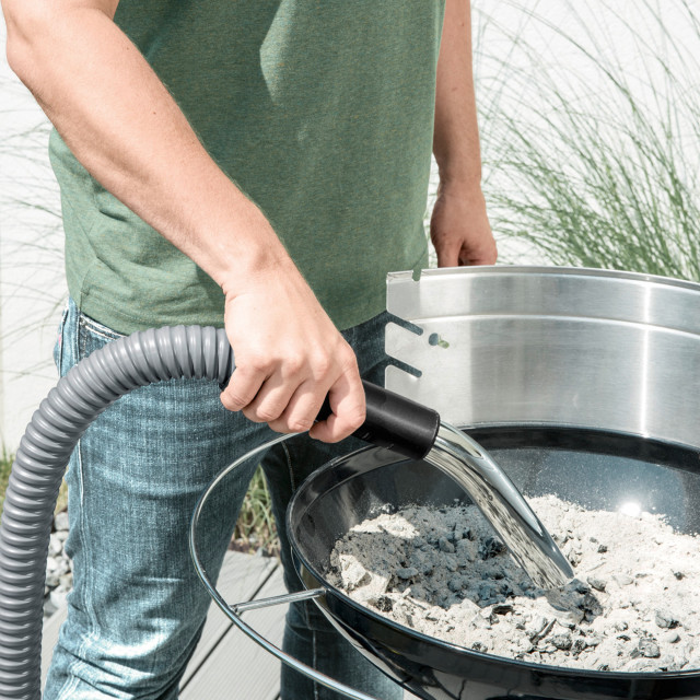 Karcher Fire and Braai Ash Vacuum Cleaner, AD2 vacuuming ashes