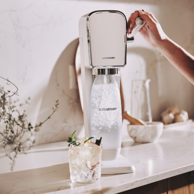 Sodastream Art Sparkling Water Maker - White carbonating water manually with the lever