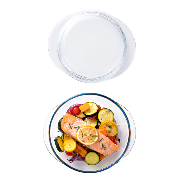 Pyrex Round Glass Casserole with Lid - 3L with food