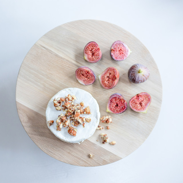 Laid Back Company Scandi Cake Stand - Natural with fruits and cheese