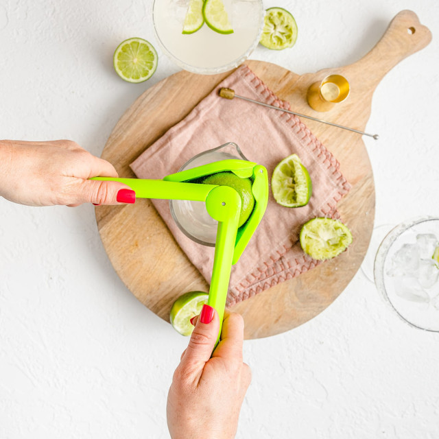 Dreamfarm Lime Fluicer Juicer squeezing the lime