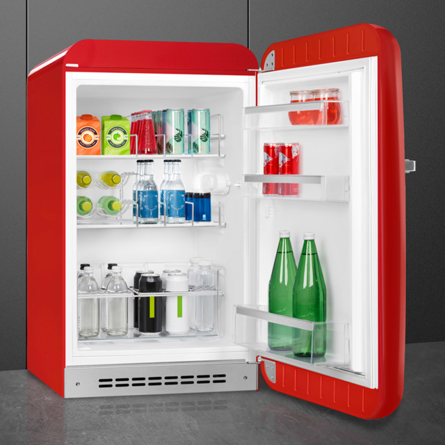 Smeg Retro 50's Style Bar Refrigerator - Fiery Red with drinks