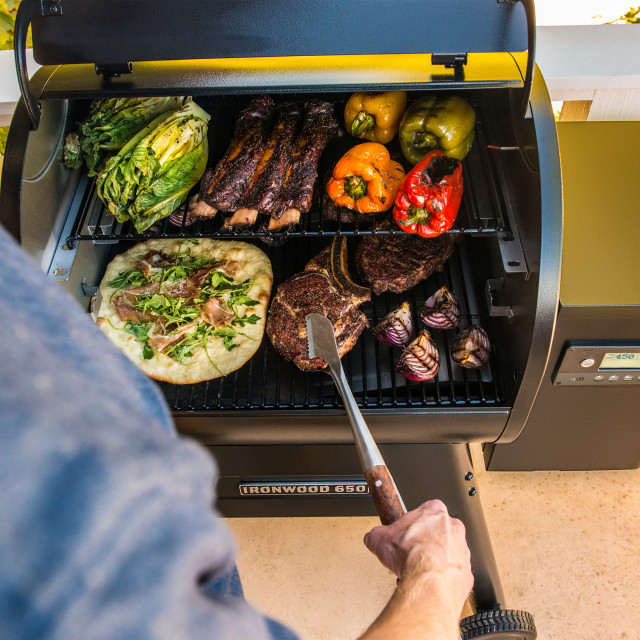 Traeger Ironwood 650 Wood Pellet Grill with food