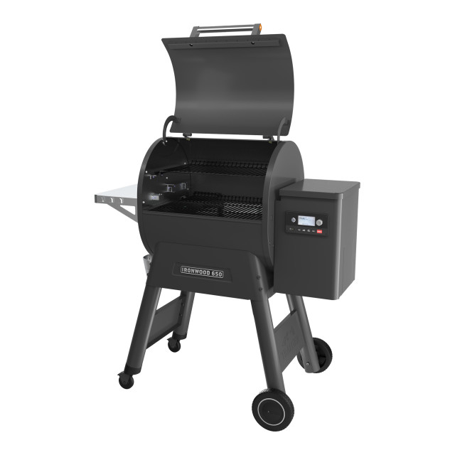 Traeger Ironwood 650 Wood Pellet Grill angle