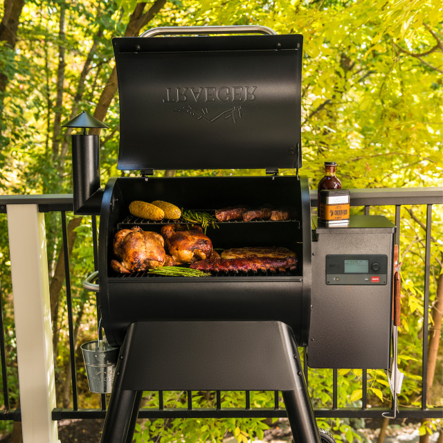 Traeger Pro 575 Wood Pellet Grill detail with food