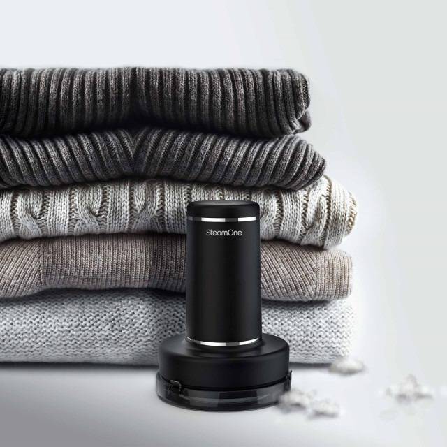 SteamOne Anti-lint Shaver with jerseys