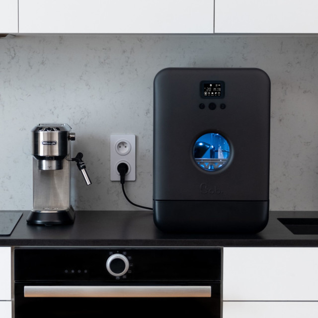 Daan Tech Bob Dishwasher Eco-Compact - Matte Black plugged on a 2-pin socket