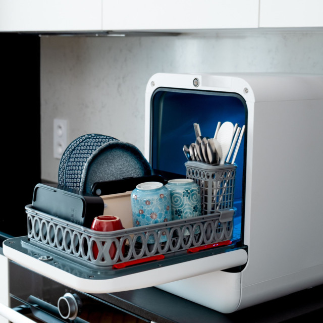 Daan Tech Bob Dishwasher Eco-Compact - Matte White with dishes