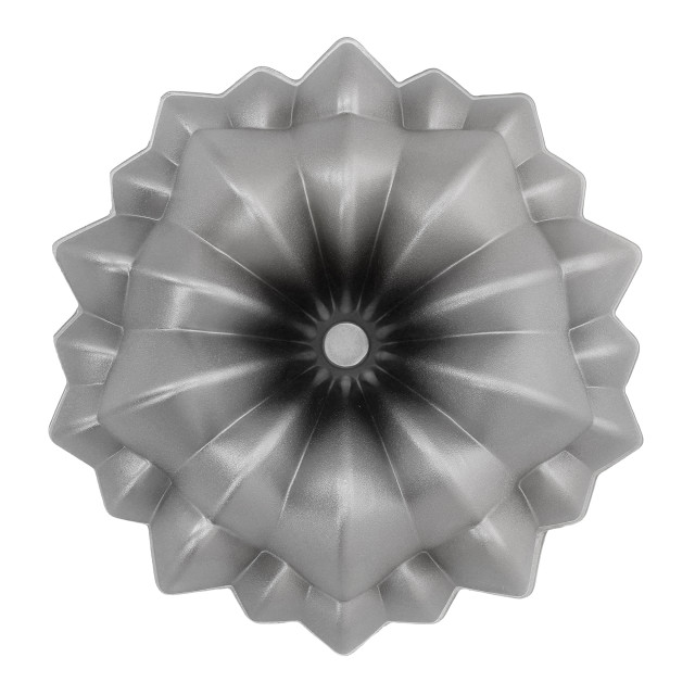 MasterClass Non-Stick Cast Aluminium Decorative Cake Tin, Peak angle
