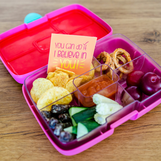Crunchbox Classic 5 Pink Compartment Lunchbox - Bunny with lunch