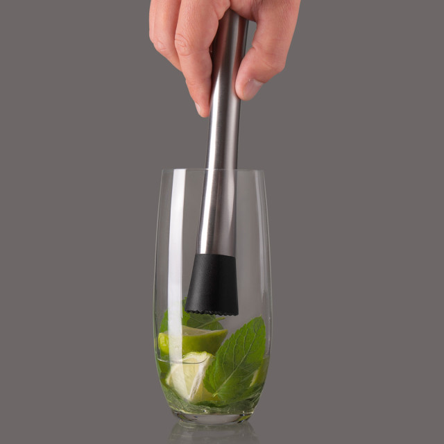 Vacu Vin Cocktail Muddler - Silver in a glass with lemon and mint