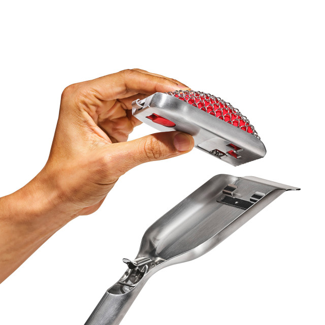 OXO Good Grips Hot Clean Grill Brush removed