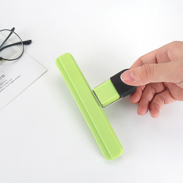 Creative Cooking Mixed Sizes Bag Clips on the table