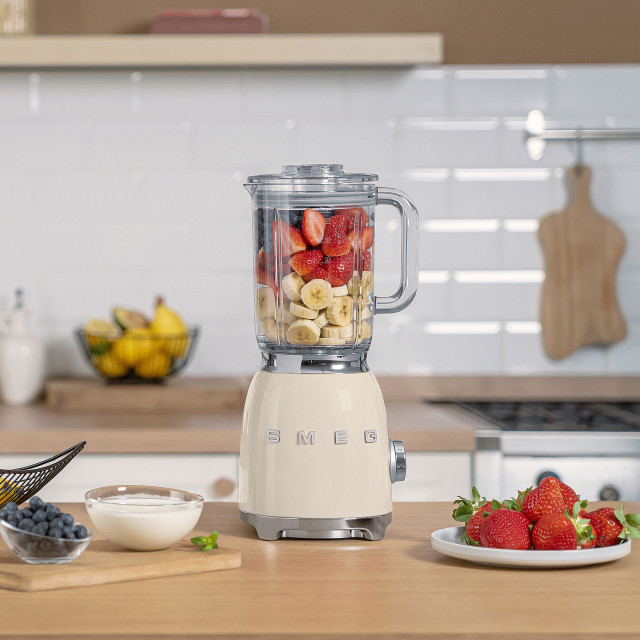 Smeg Retro Jug Blender, 1.5L - Vintage Cream with berries, bananas and cream