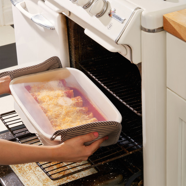 W & P Large Stretch Baking Lids, Set of 3 in a oven