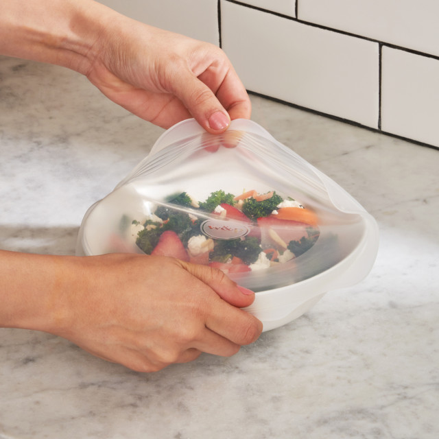 W & P Round Reusable Stretch Lids, Set of 6 wrapping a bowl with food