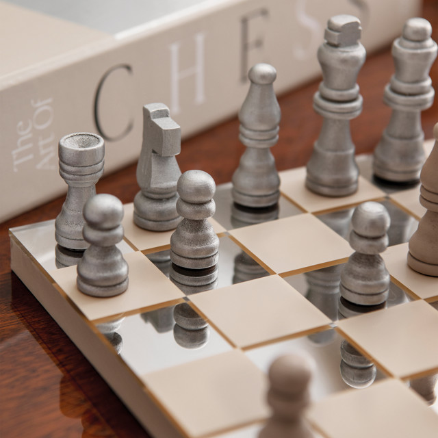 Printworks Mirror Chess close up
